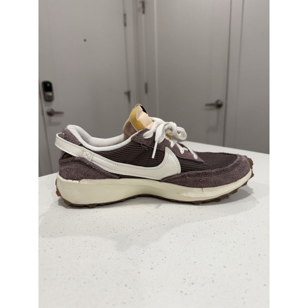 Nike Waffle Debut Vintage Women's Size 7.5 Plum Eclipse Sail Sneaker DX2931-200 - Picture 4 of 9